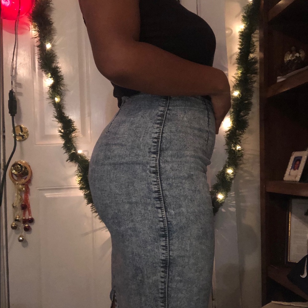 Hugging Jean MIDI Skirt